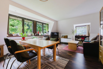 Charmante 2-Zimmer-Wohnung mit fünf Garagen – ideal für Kapitalanleger oder Eigennutzer!, 45525 Hattingen, Dachgeschosswohnung