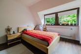 Schlafzimmer - Charmante 2-Zimmer-Wohnung mit fünf Garagen – ideal für Kapitalanleger oder Eigennutzer!