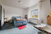 Schlafzimmer - Zwei-Familien-Haus mit Baugrundstück – perfekte Chance für Familien