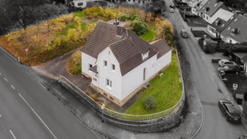 Zwei-Familien-Haus mit Baugrundstück – perfekte Chance für Familien, 58456 Witten, Zweifamilienhaus