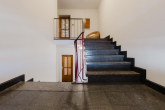 Treppenhaus - Zentral gelegenes, bereits aufgeteiltes Mehrfamilienhaus in unmittelbarer Nähe zur Universität.