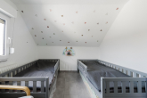 Kinderzimmer - Charmantes Zweifamilienhaus mit Garten – Vollsanierung in 2024!