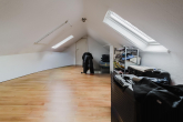 Dachboden - Attraktives Mehrfamilienhaus mit Garagen und Garten!