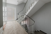 Hausflur - Modernisiertes Dreifamilienhaus mit großem Garten und Garagen!