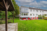 Rückansicht - Modernisiertes Dreifamilienhaus mit großem Garten und Garagen!