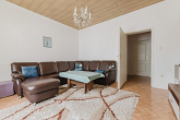 Wohnzimmer - Attraktives Dreifamilienhaus mit Ausbaupotenzial – flexibel für Eigennutzer & Kapitalanleger!