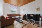 Wohnzimmer - Attraktives Dreifamilienhaus mit Ausbaupotenzial – flexibel für Eigennutzer & Kapitalanleger!