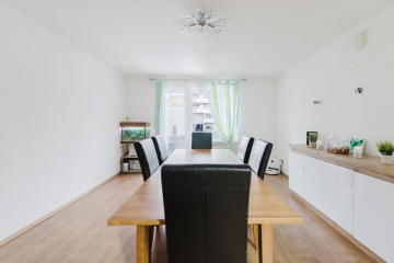 Großzügig wohnen: 5 Zimmer & 2 Südbalkone!, 42289 Wuppertal, Etagenwohnung