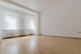 Wohnzimmer - Freistehendes Mehrfamilienhaus in Top Lage: Inklusive Garten & Garage!