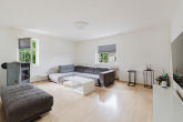 Wohnzimmer - Freistehendes Mehrfamilienhaus in Top Lage: Inklusive Garten & Garage!