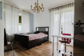 Schlafzimmer - Familienfreundliches Einfamilienhaus mit 6 Zimmern, Balkon und Garage!