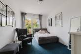 Schlafzimmer - Familienfreundliches Einfamilienhaus mit 6 Zimmern, Balkon und Garage!