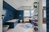 Badezimmer - Familienfreundliches Einfamilienhaus mit 6 Zimmern, Balkon und Garage!